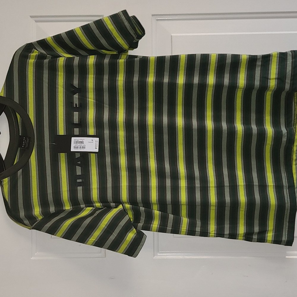Oakley t shirt